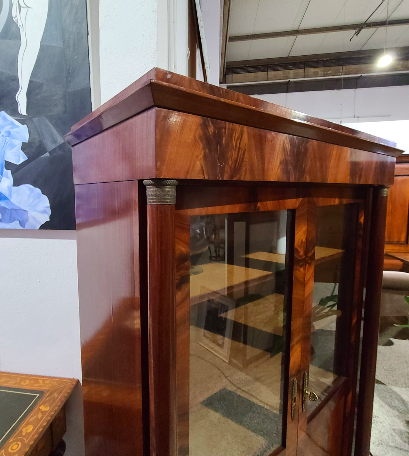 12b Mahagonivitrine.