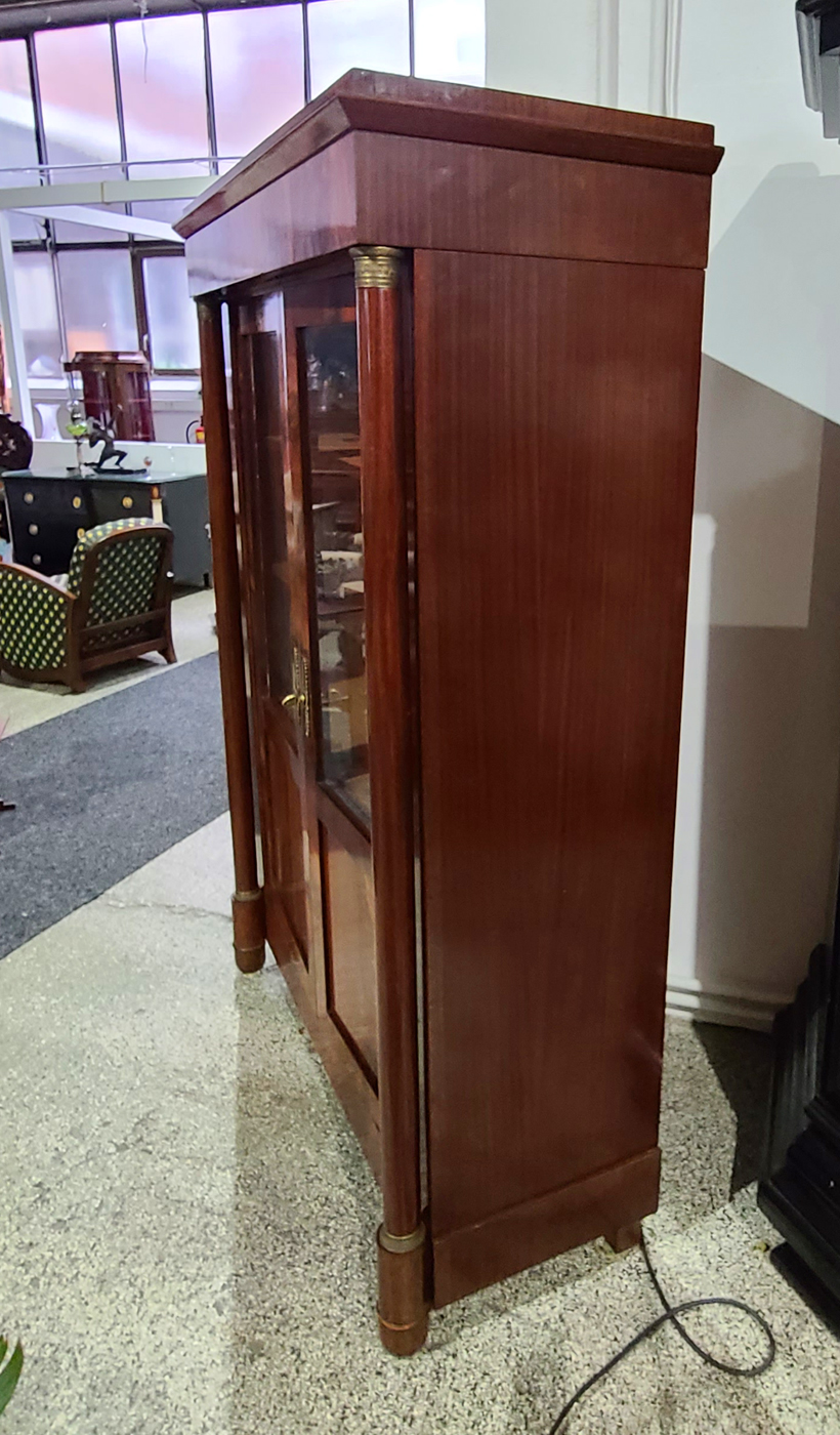 12e Mahagonivitrine.