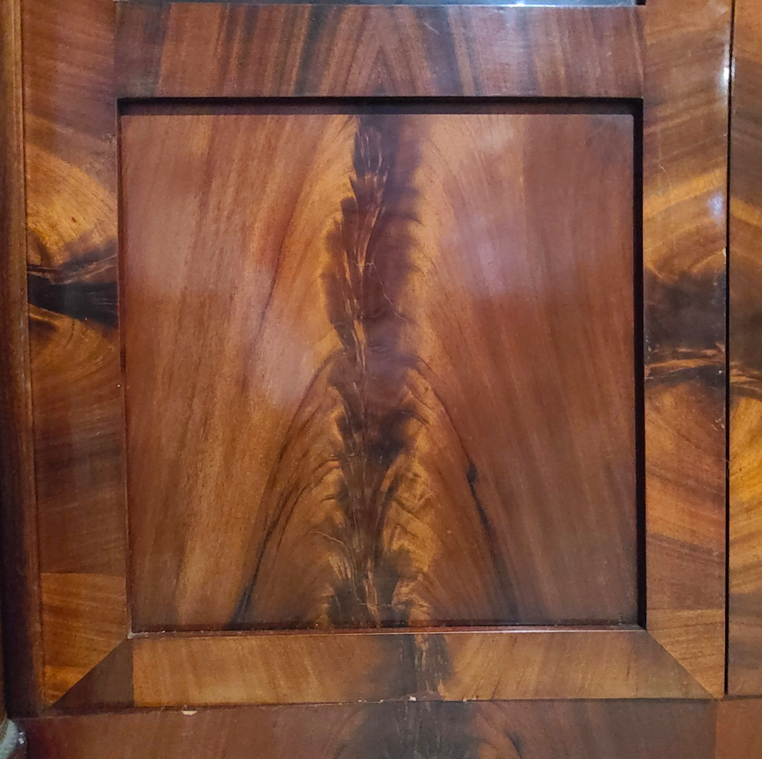 12g Mahagonivitrine.