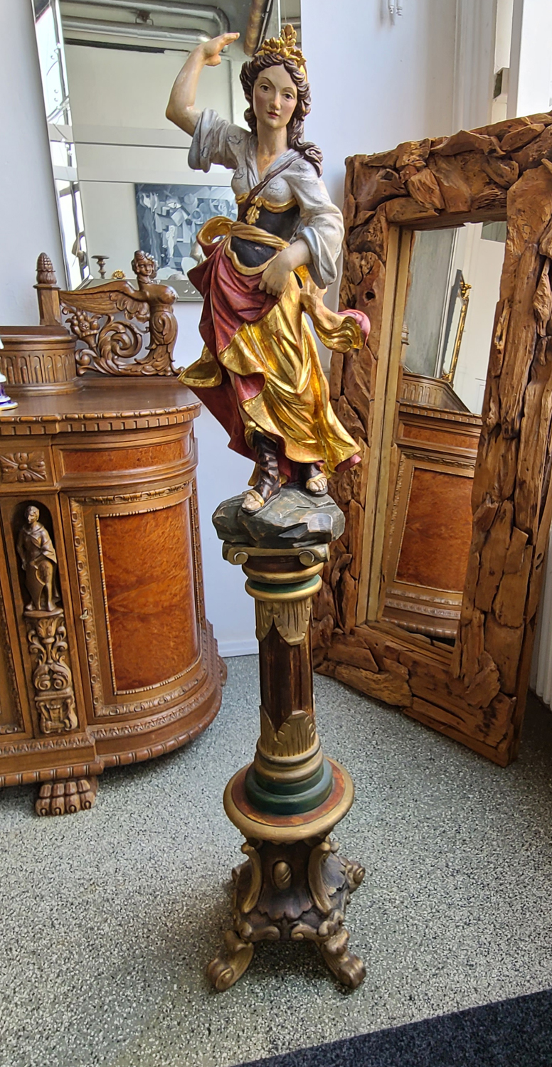 13a Heiligenfigur mit Sockel.