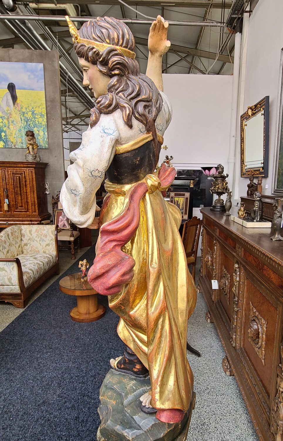 13f Heiligenfigur mit Sockel.