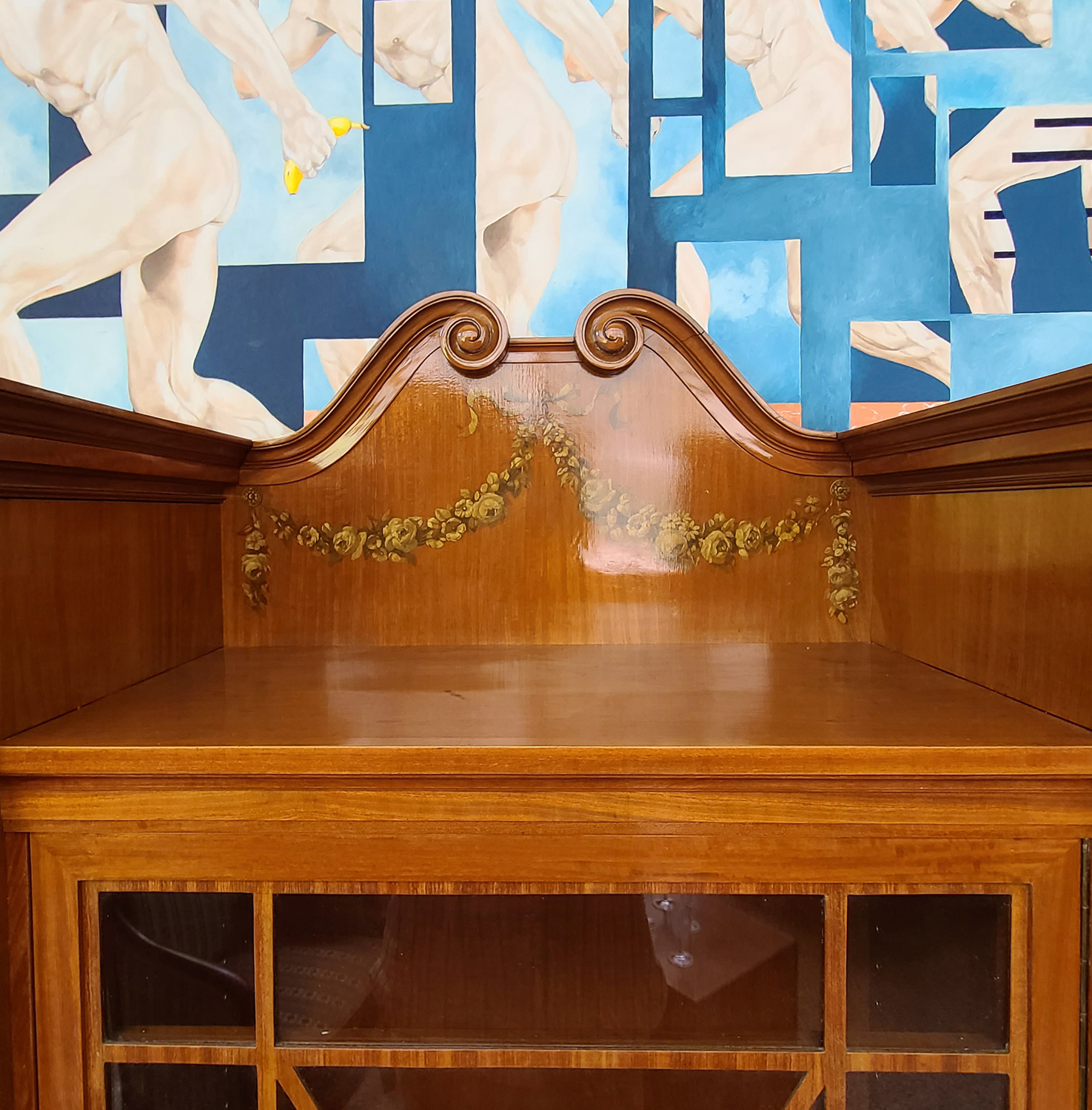 14c Rosenholzschrank.