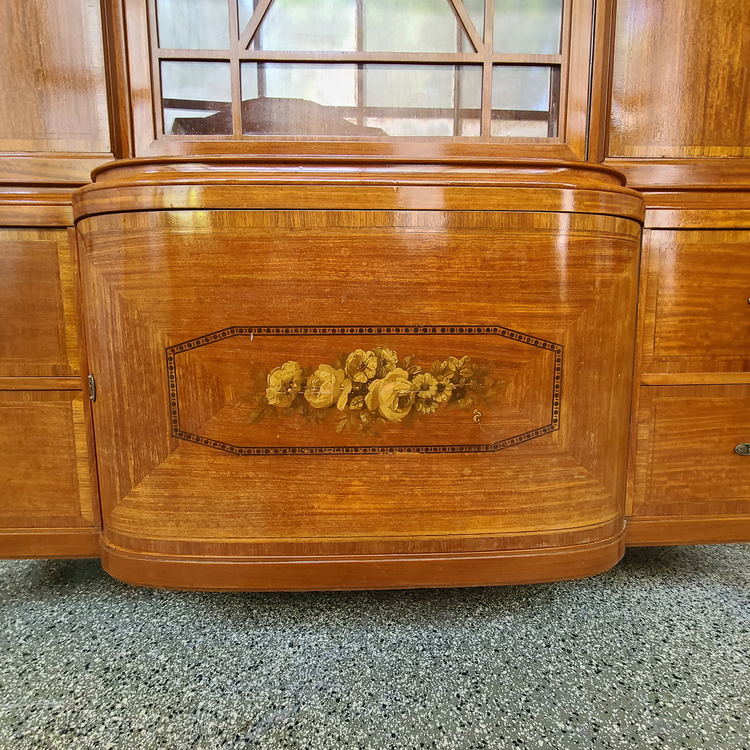 14e Rosenholzschrank.