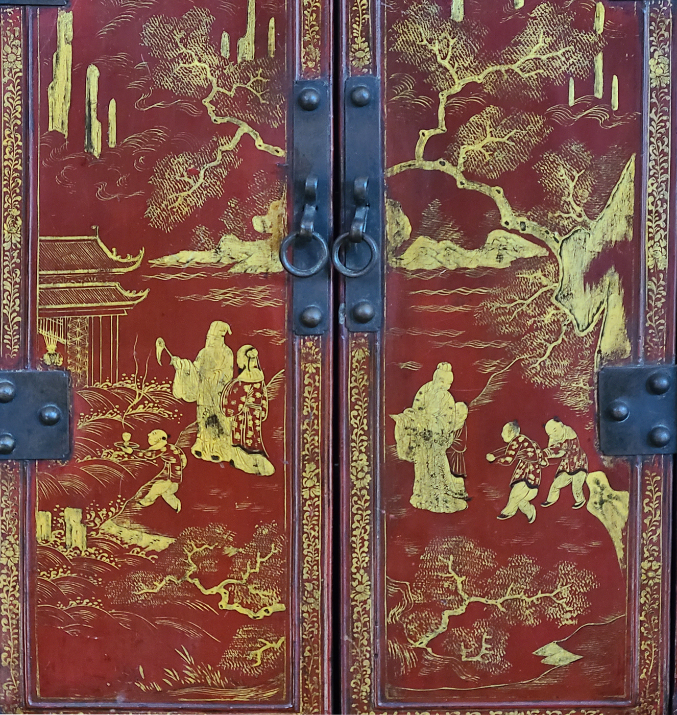 16 Asiatisches Schränkchen.