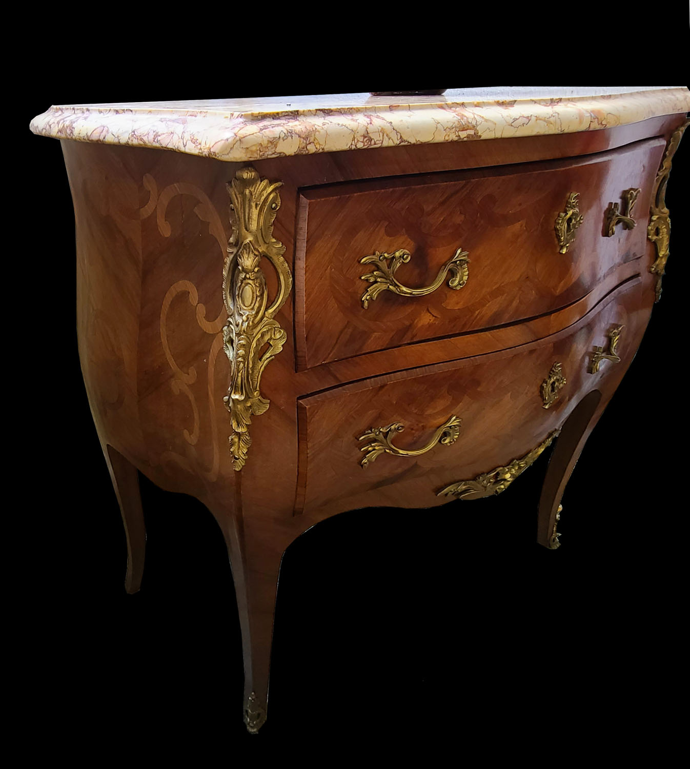 k19b. Kleine Kommode Barockstil.