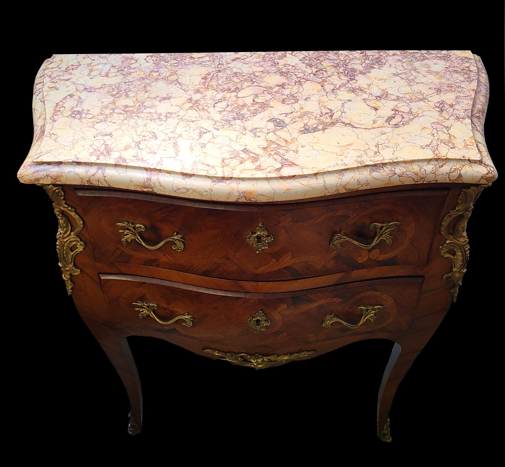 k19c. Kleine Kommode Barockstil.