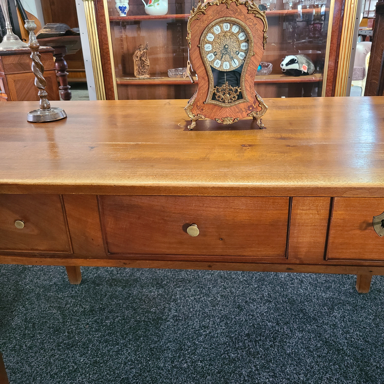 8f Biedermeier Nussbaumtisch.
