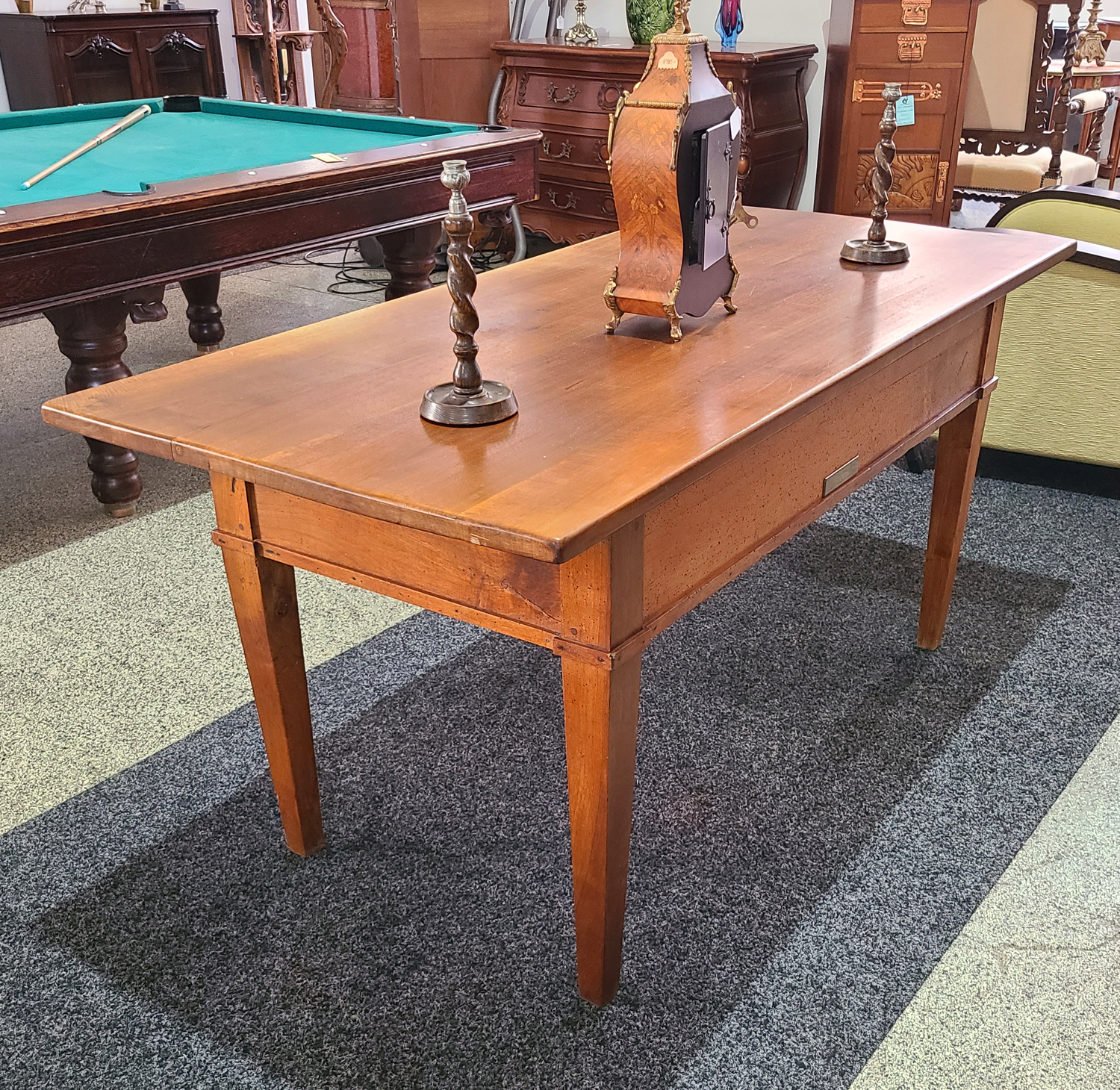 8h Biedermeier Nussbaumtisch.