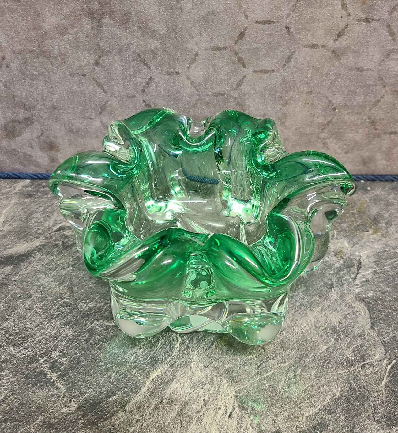 108 Grünliche Muranoglasschale.