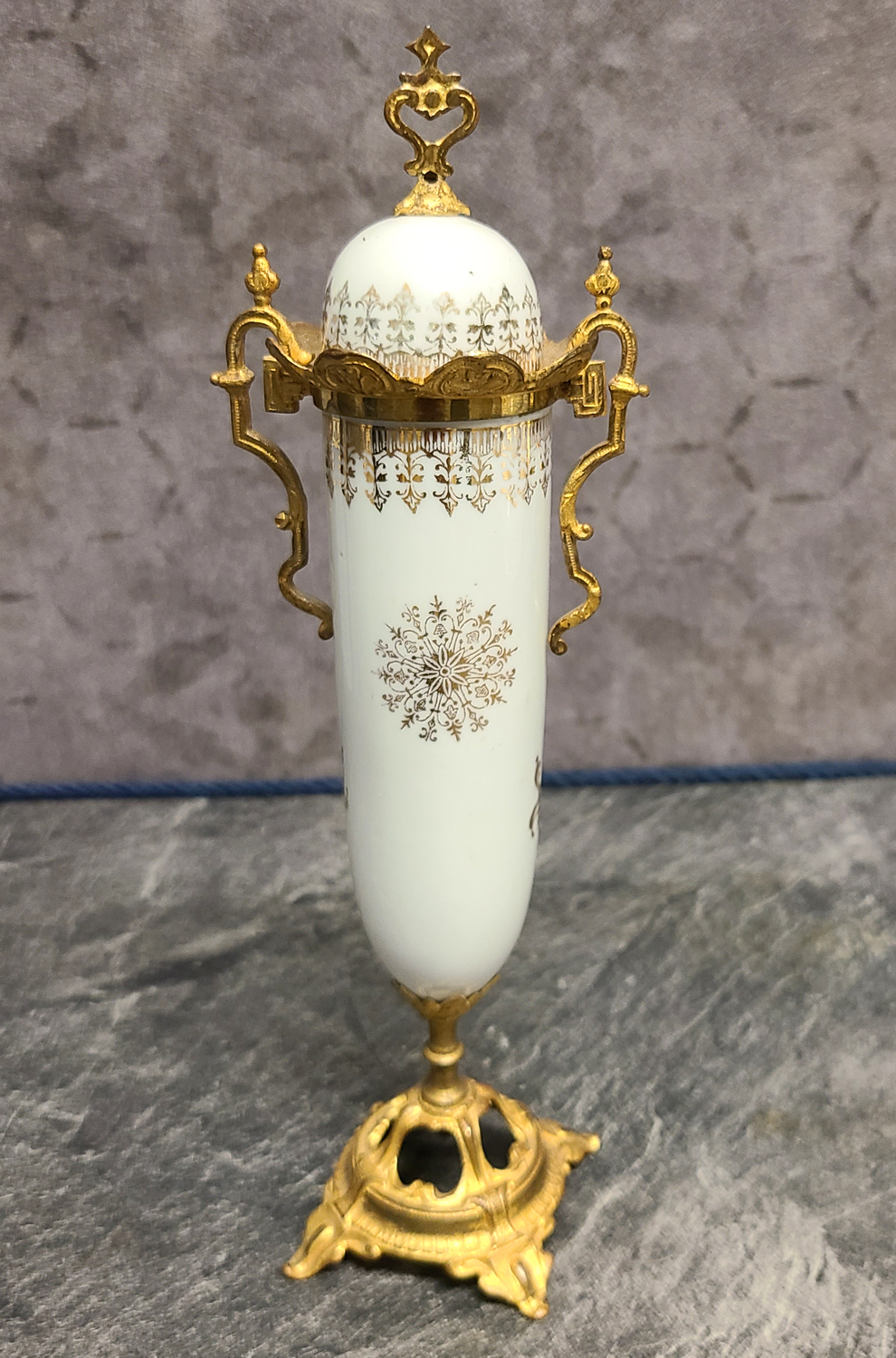 112a kleine Porzellanvase.