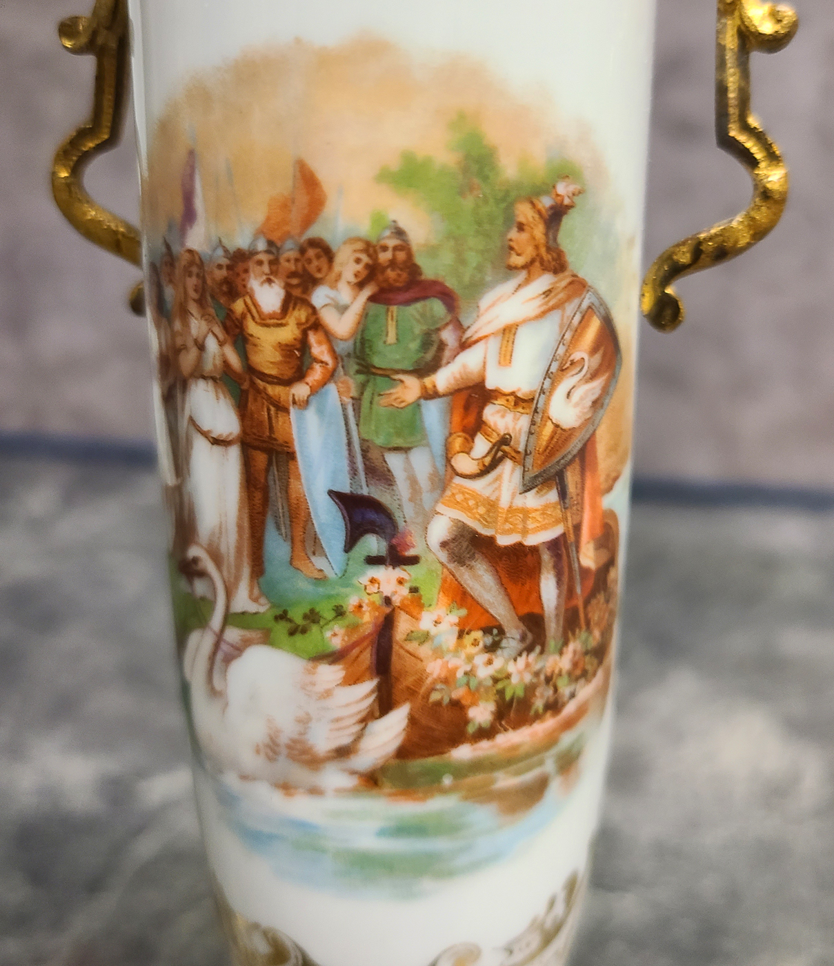 112c kleine Porzellanvase.