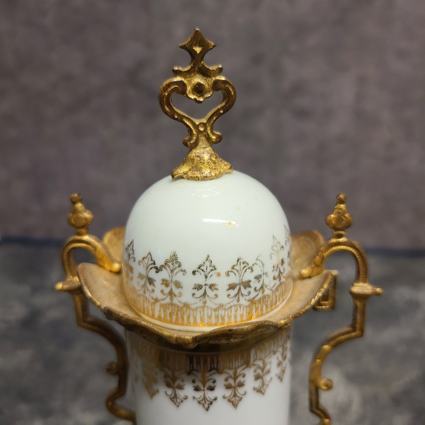 112d kleine Porzellanvase.