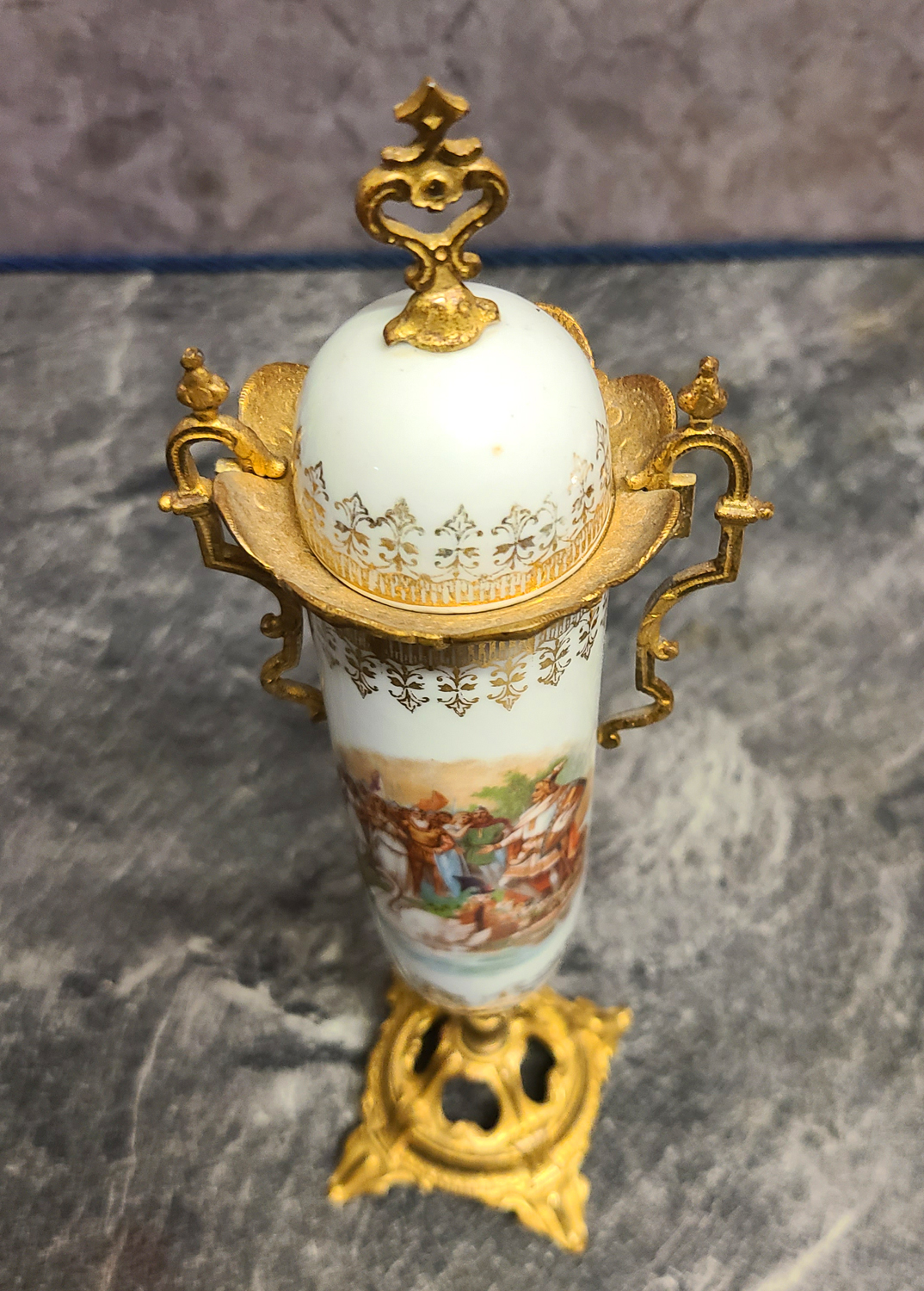 112e kleine Porzellanvase.