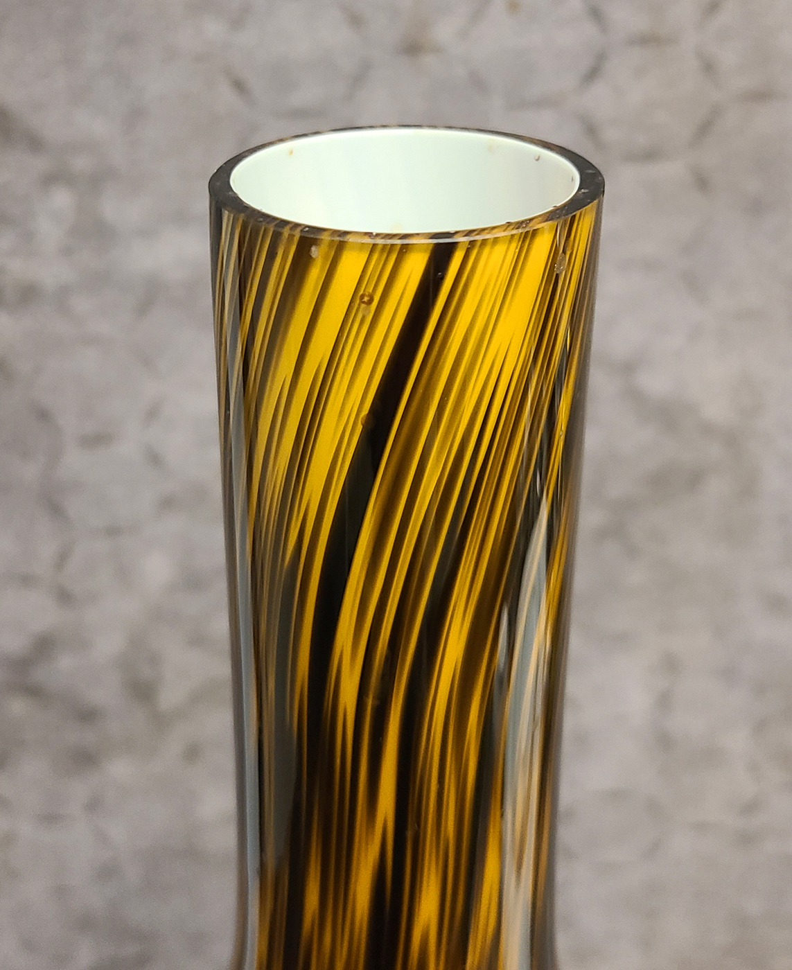 113b Große getiegerte Glasvase.