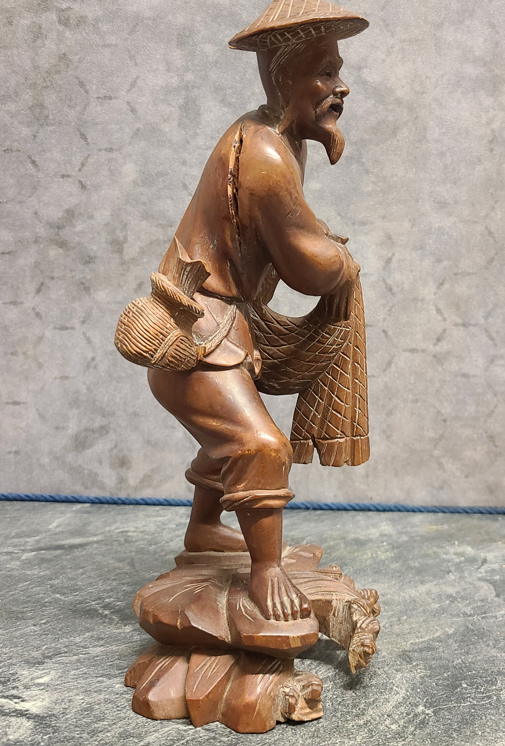 24a Geschn. Holzfigur Asiate.