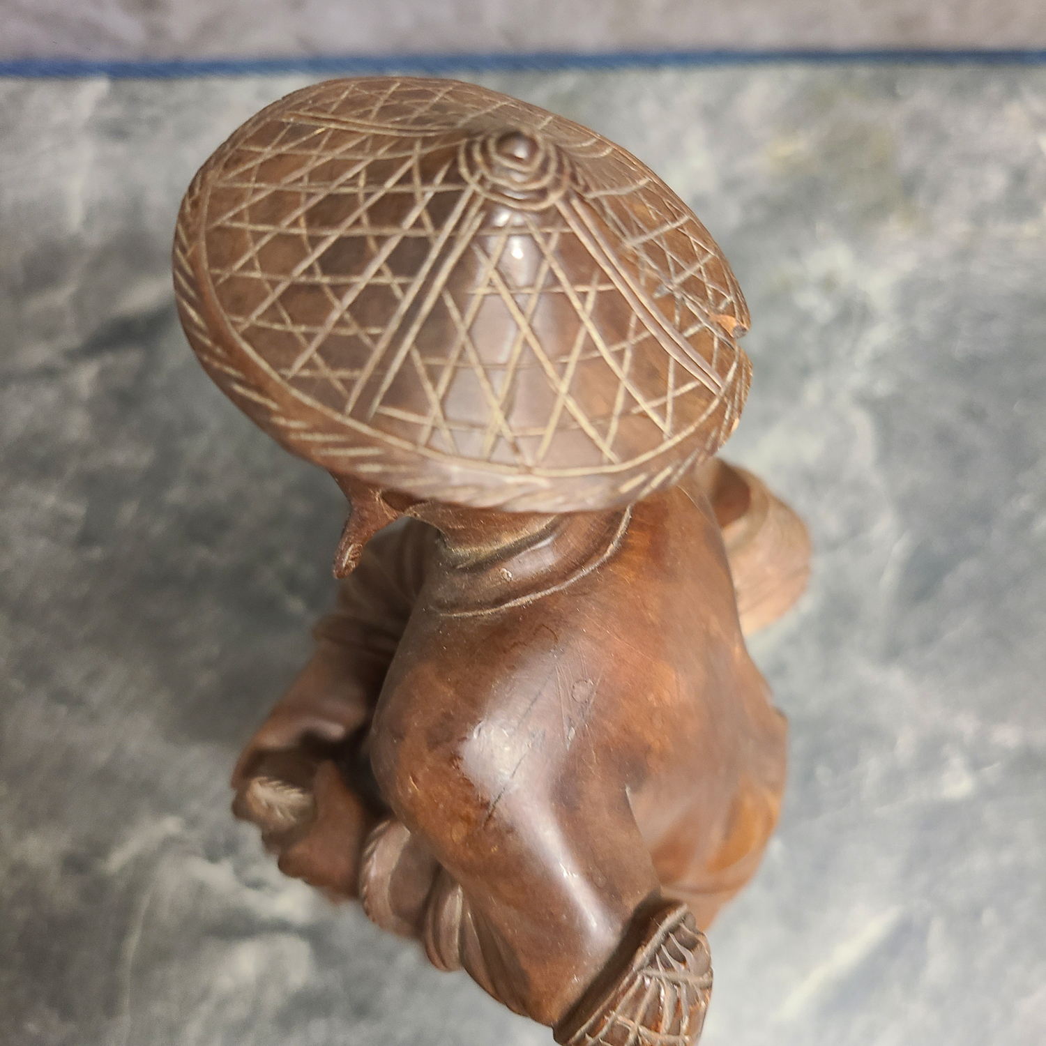 24f Geschn. Holzfigur Asiate.